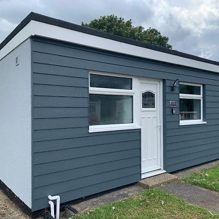 Salty Dogs Chalet Lowestoft Exterior photo