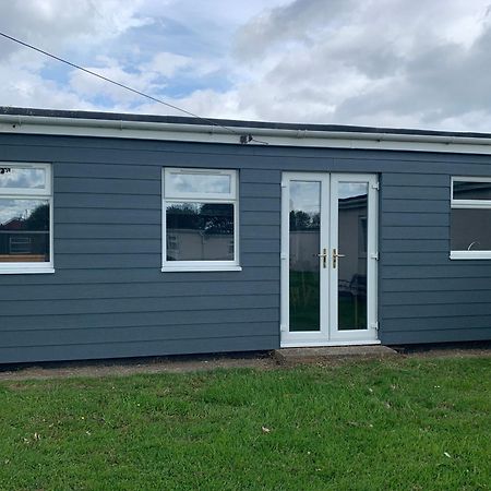 Salty Dogs Chalet Lowestoft Exterior photo